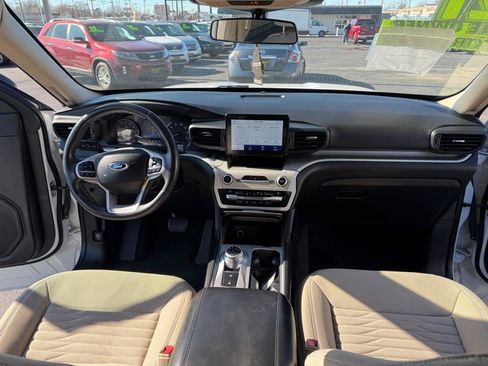 Used 2021 Ford Explorer XLT RWD image 22