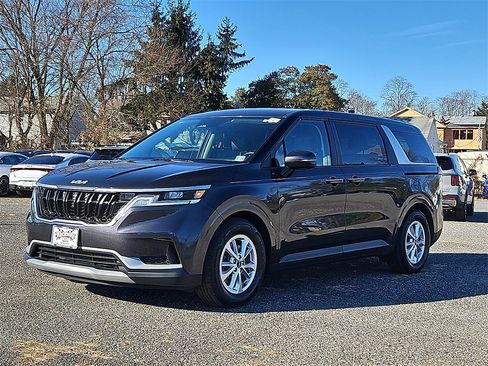 Certified 2023 Kia Carnival LX image 3