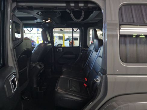 Used 2019 Jeep Wrangler Unlimited Sahara image 8