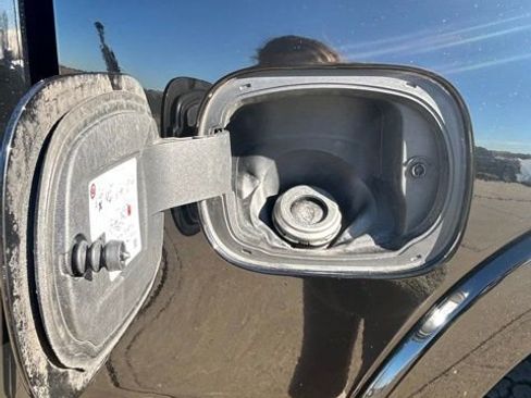 Used 2019 RAM 1500 Laramie image 27