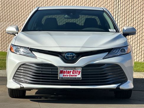 Used 2020 Toyota Camry XLE image 9