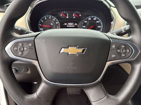 Used 2023 Chevrolet Traverse LS AWD/4WD image 3