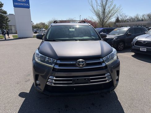 Used 2018 Toyota Highlander Limited w/ Protection Package #3 AWD/4WD image 2