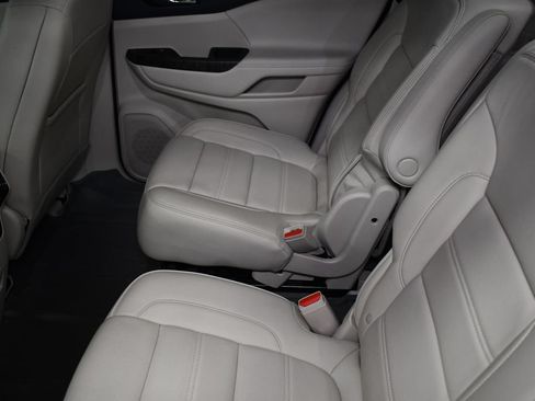 Used 2023 GMC Acadia Denali w/ Denali Ultimate Package AWD/4WD image 26