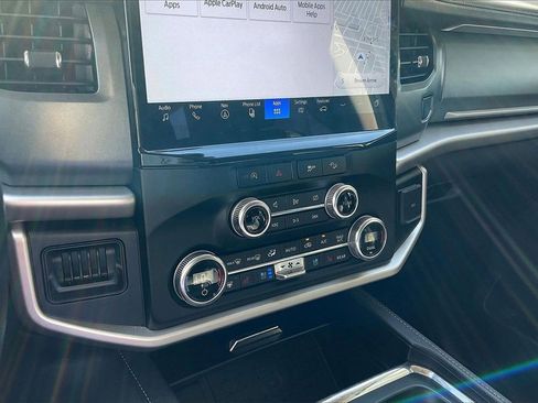 Used 2024 Ford Expedition XLT image 25