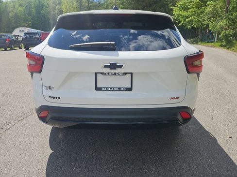Used 2024 Chevrolet Trax RS w/ Driver Confidence Package FWD image 4