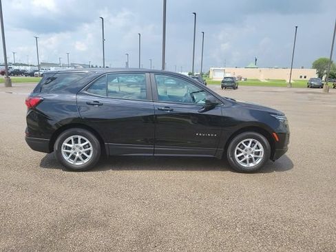 Used 2023 Chevrolet Equinox LS FWD image 5