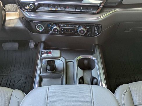 Used 2023 GMC Sierra 1500 SLT w/ SLT Premium Package AWD/4WD image 19