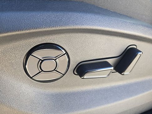 New 2026 Volkswagen Tiguan SE R-Line image 18