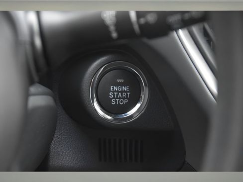 Used 2025 Subaru Crosstrek 2.0i Premium image 31