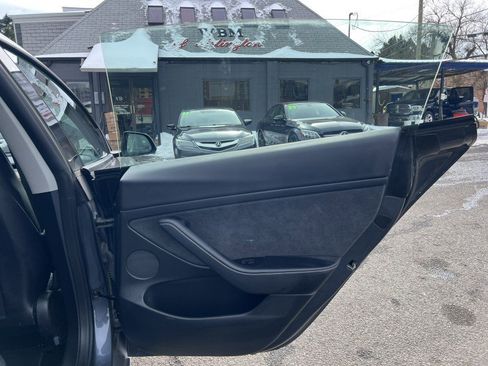 Used 2022 Tesla Model 3 Performance image 15