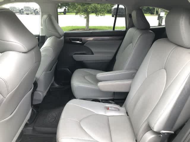 Used 2023 Toyota Highlander Limited AWD/4WD image 18