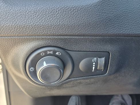 Used 2018 Jeep Compass Sport FWD image 34