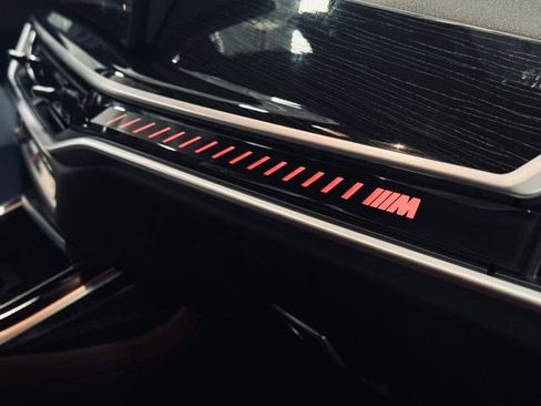 Certified 2025 BMW X7 M60i image 28