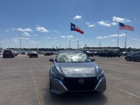 Used 2024 Nissan Sentra SV w/ SV Premium Package FWD image 4