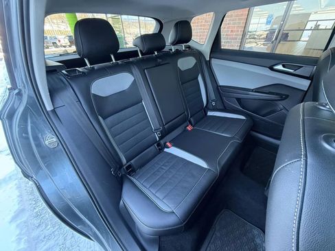 Used 2022 Volkswagen Taos SEL w/ Panoramic Sunroof Package AWD/4WD image 20