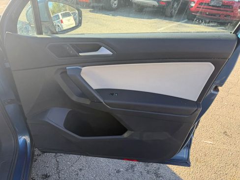 Used 2019 Volkswagen Tiguan SE w/ Panoramic Sunroof Package image 17