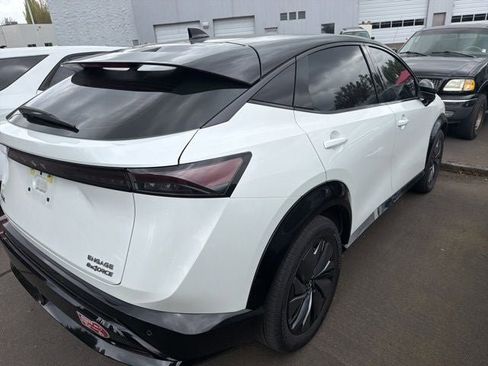 Used 2023 Nissan Ariya AWD image 2