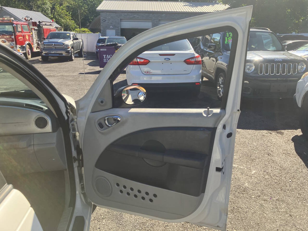 Used 2009 Chrysler PT Cruiser FWD image 14