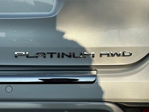 Used 2022 Toyota Highlander Platinum image 6