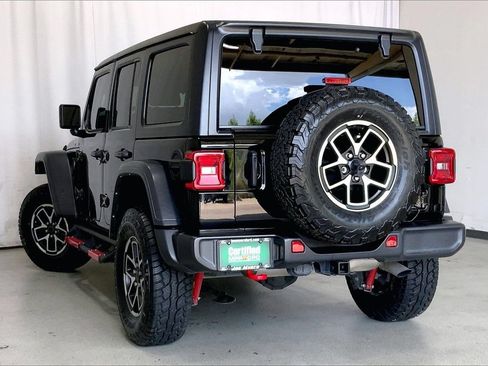 Used 2024 Jeep Wrangler Unlimited Rubicon w/ Convenience Group AWD/4WD image 10