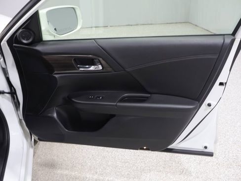 Used 2017 Honda Accord Hybrid Sedan image 22