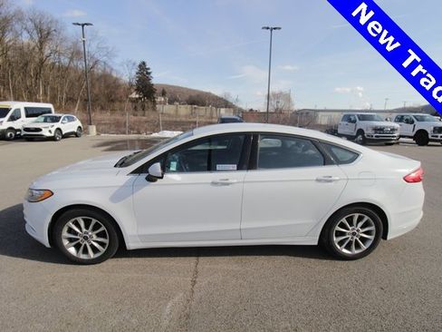 Used 2017 Ford Fusion SE image 3