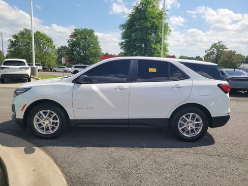Used 2023 Chevrolet Equinox LS w/ LS Convenience Package FWD image 6