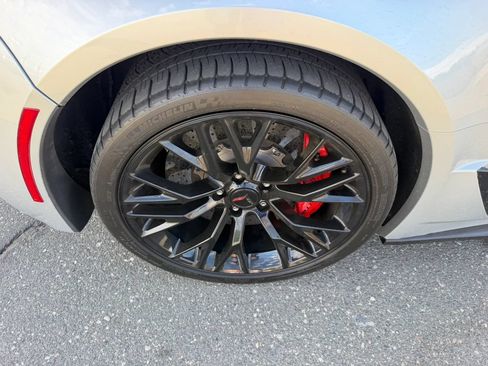 Used 2015 Chevrolet Corvette Z06 w/ 3LZ Preferred Equipment Group RWD image 32