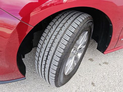 Used 2021 Toyota Sienna XLE image 35