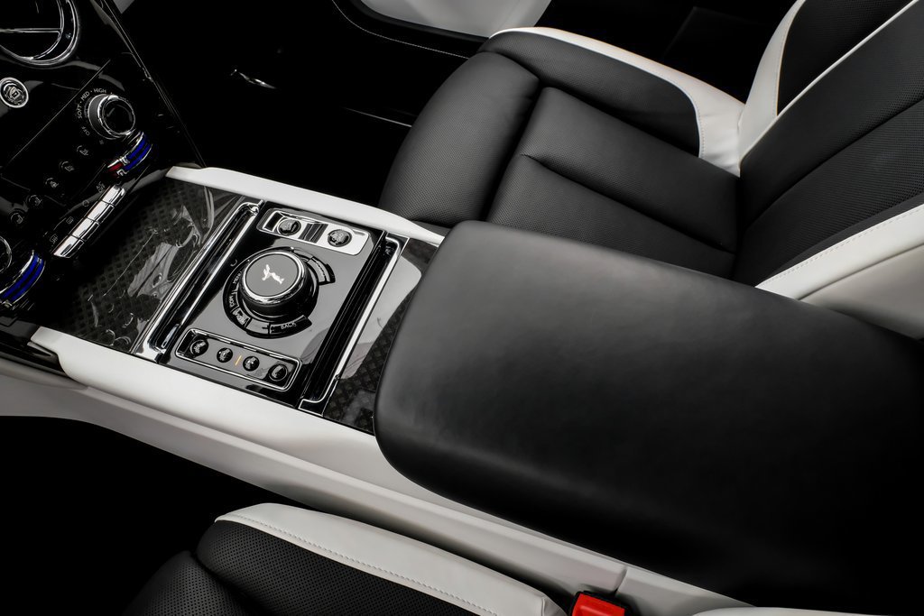 Used 2022 Rolls-Royce Cullinan Black Badge AWD/4WD image 22