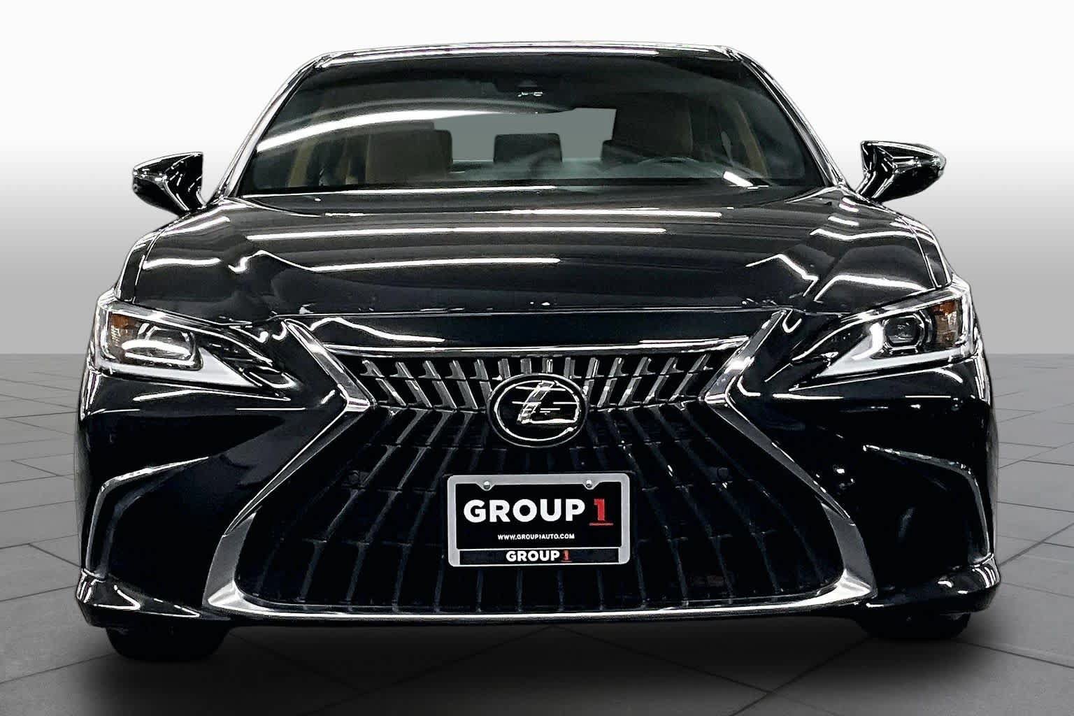 Used 2025 Lexus ES 350 w/ Premium Package FWD image 4