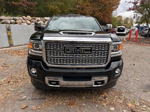 Used 2018 GMC Sierra 2500 Denali w/ Duramax Plus Package image 8