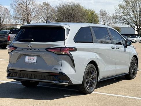 Used 2025 Toyota Sienna XSE image 4