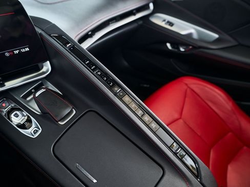 Used 2022 Chevrolet Corvette Stingray Convertible w/ 1LT image 39