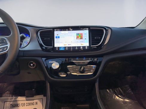 New 2026 Chrysler Pacifica Pinnacle image 11