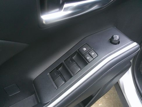 Used 2023 Toyota Highlander XLE image 16