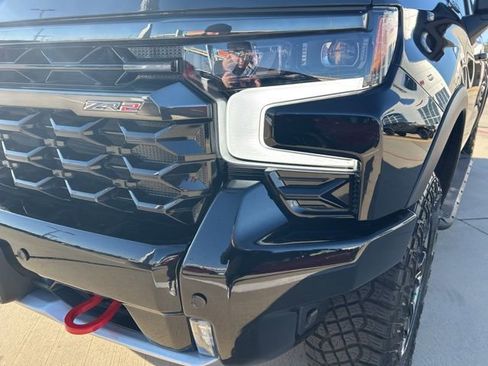 Used 2025 Chevrolet Silverado 1500 ZR2 w/ Technology Package image 5