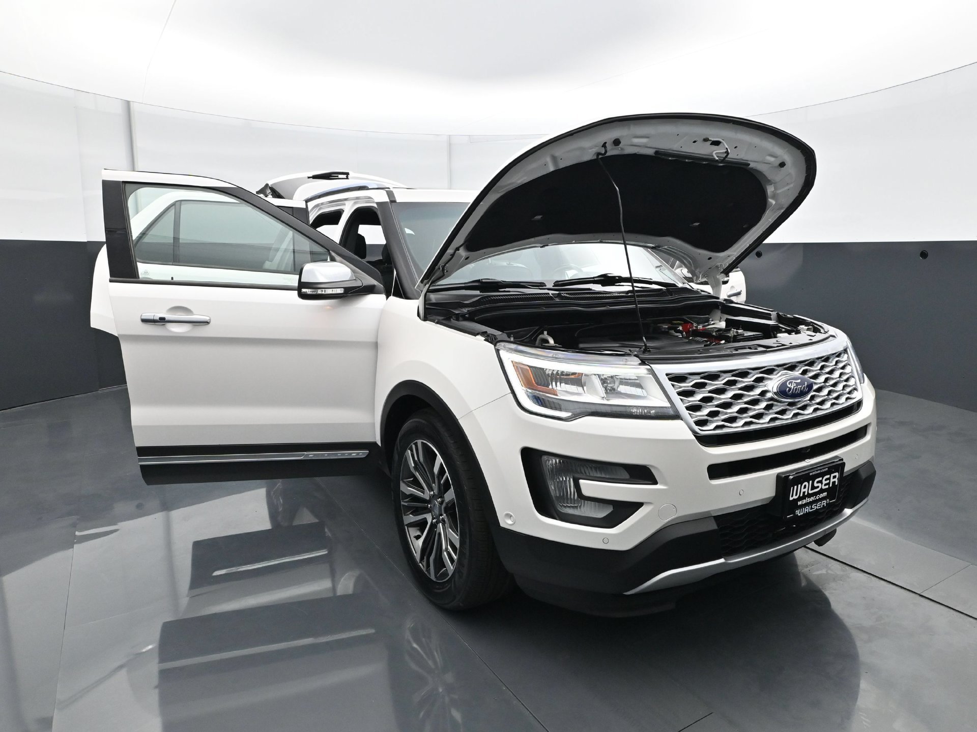 Used 2017 Ford Explorer Platinum AWD/4WD image 38