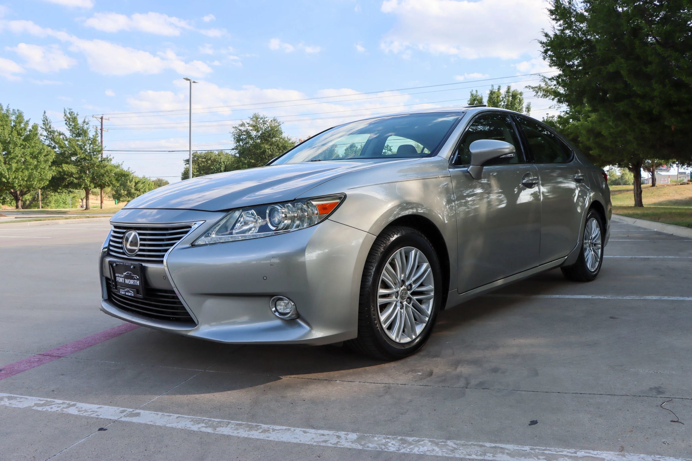 Used 2015 Lexus ES 350 w/ Luxury Package FWD image 3