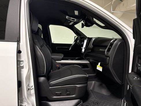 New 2026 RAM 2500 Laramie AWD/4WD image 22
