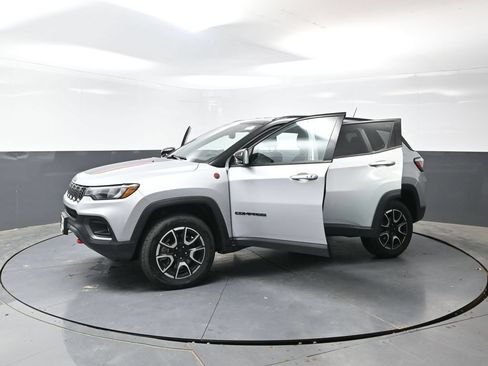 Used 2024 Jeep Compass Trailhawk AWD/4WD image 56