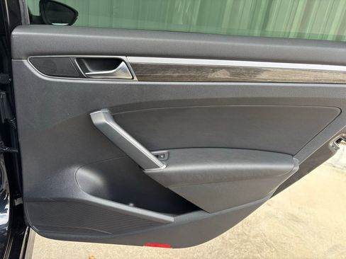 Used 2018 Volkswagen Passat 2.0T SE w/ SE Lighting Package image 33