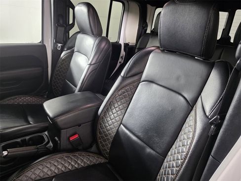 Used 2023 Jeep Gladiator Overland image 11