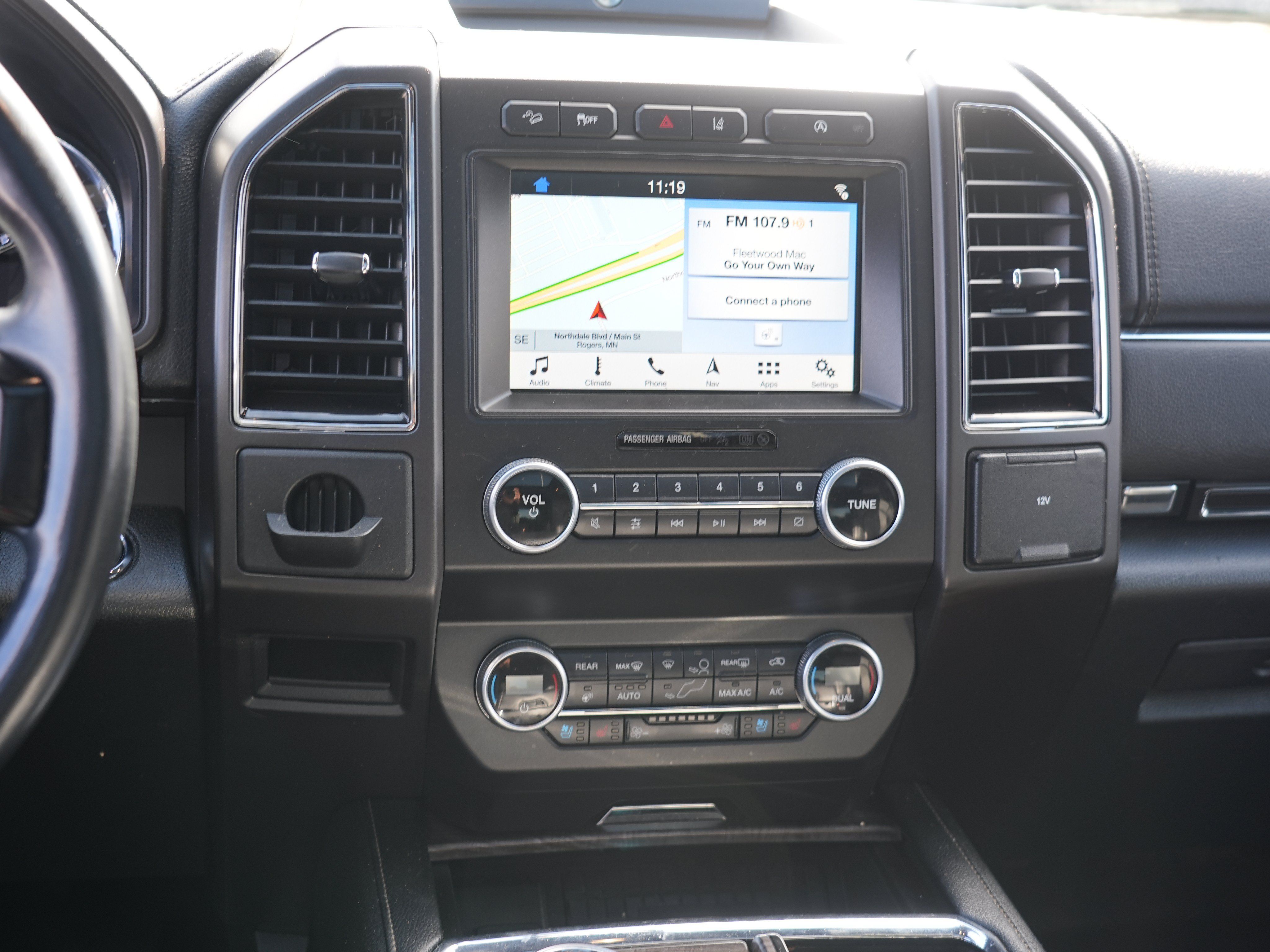 Used 2019 Ford Expedition Limited w/ Equipment Group 301A AWD/4WD image 22