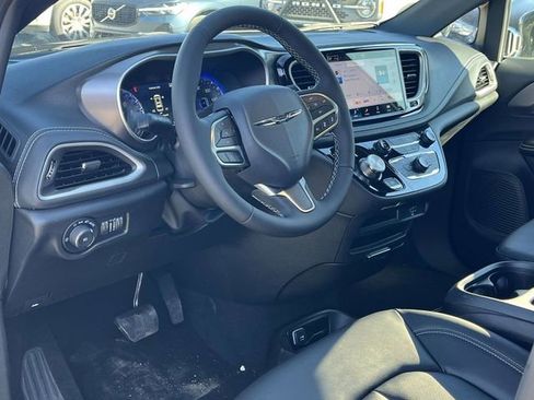 New 2026 Chrysler Pacifica Select image 9