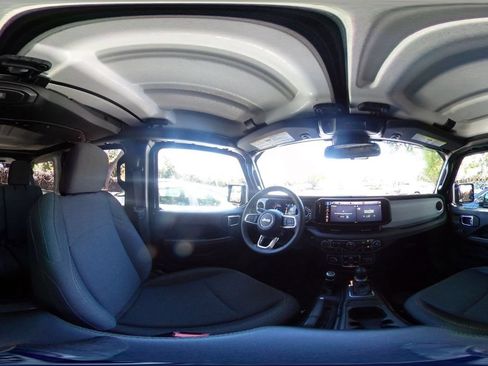 Used 2025 Jeep Wrangler Unlimited Sahara AWD/4WD image 42