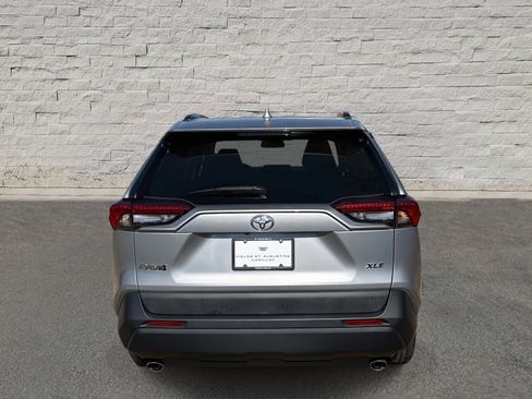 Used 2020 Toyota RAV4 XLE image 6