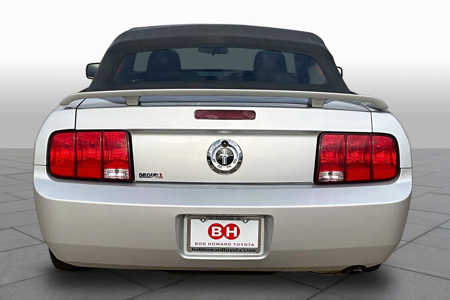 Used 2005 Ford Mustang Convertible RWD image 4