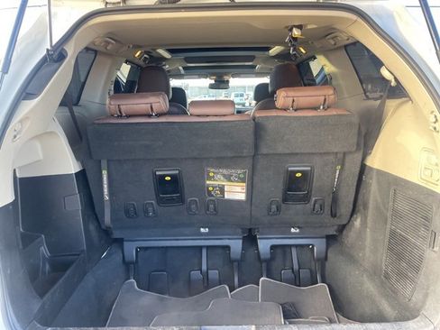 Used 2020 Toyota Sienna XLE image 7